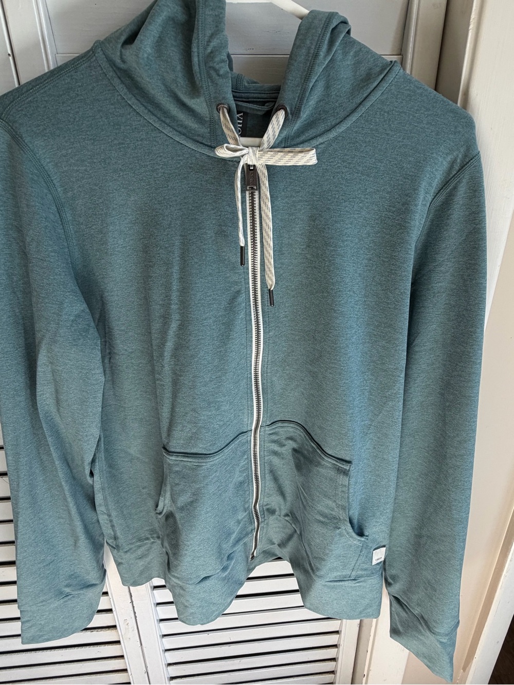 Vuori medium full zip Hooded Sweater NWOT